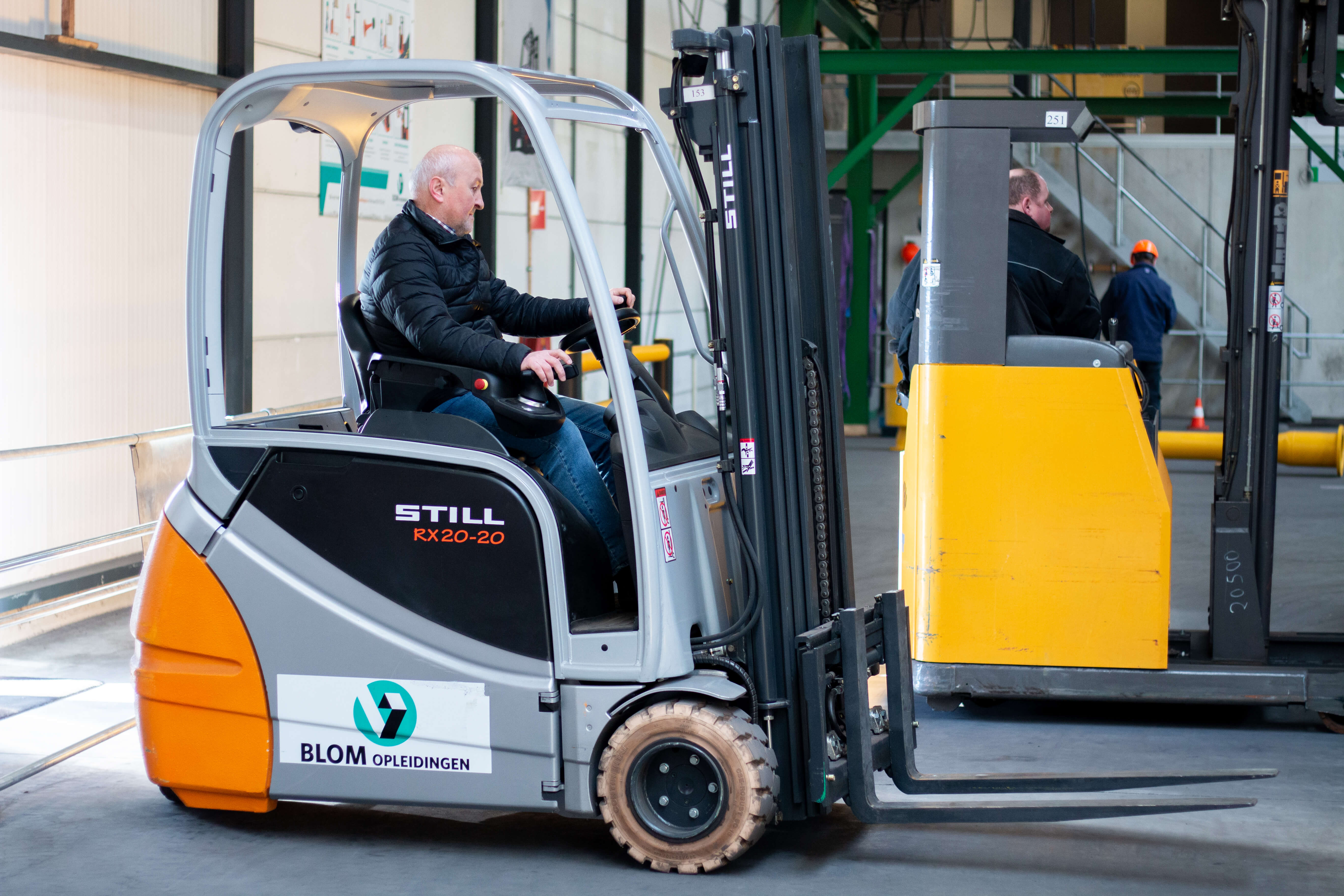 Waar let je op bij het kopen of leasen van een heftruck?