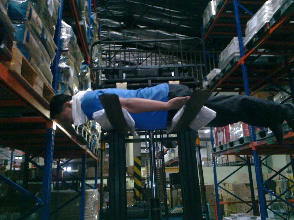 Back to 2011: Planking op de Heftruck!