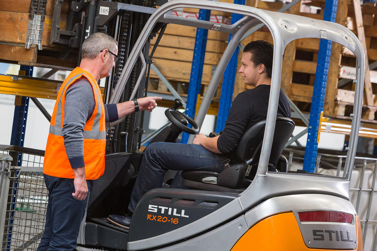 Waar let je op bij het kopen of leasen van een heftruck?