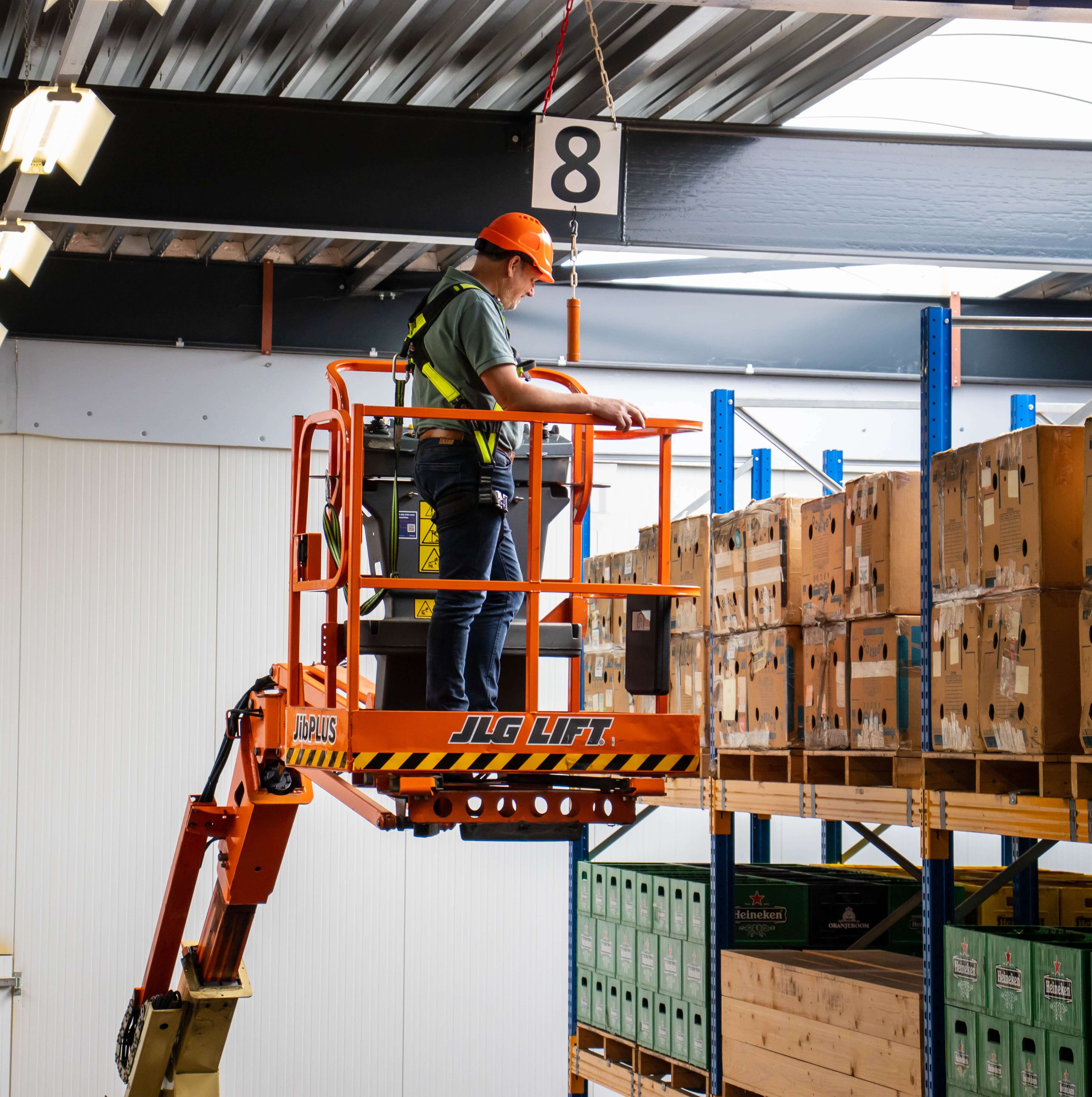In welke situaties gebruik je een hoogwerker en wanneer een steiger?