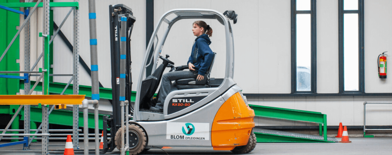 Waarom CompetentNL werkgevers helpt om het vak van heftruckchauffeur opnieuw te definiëren